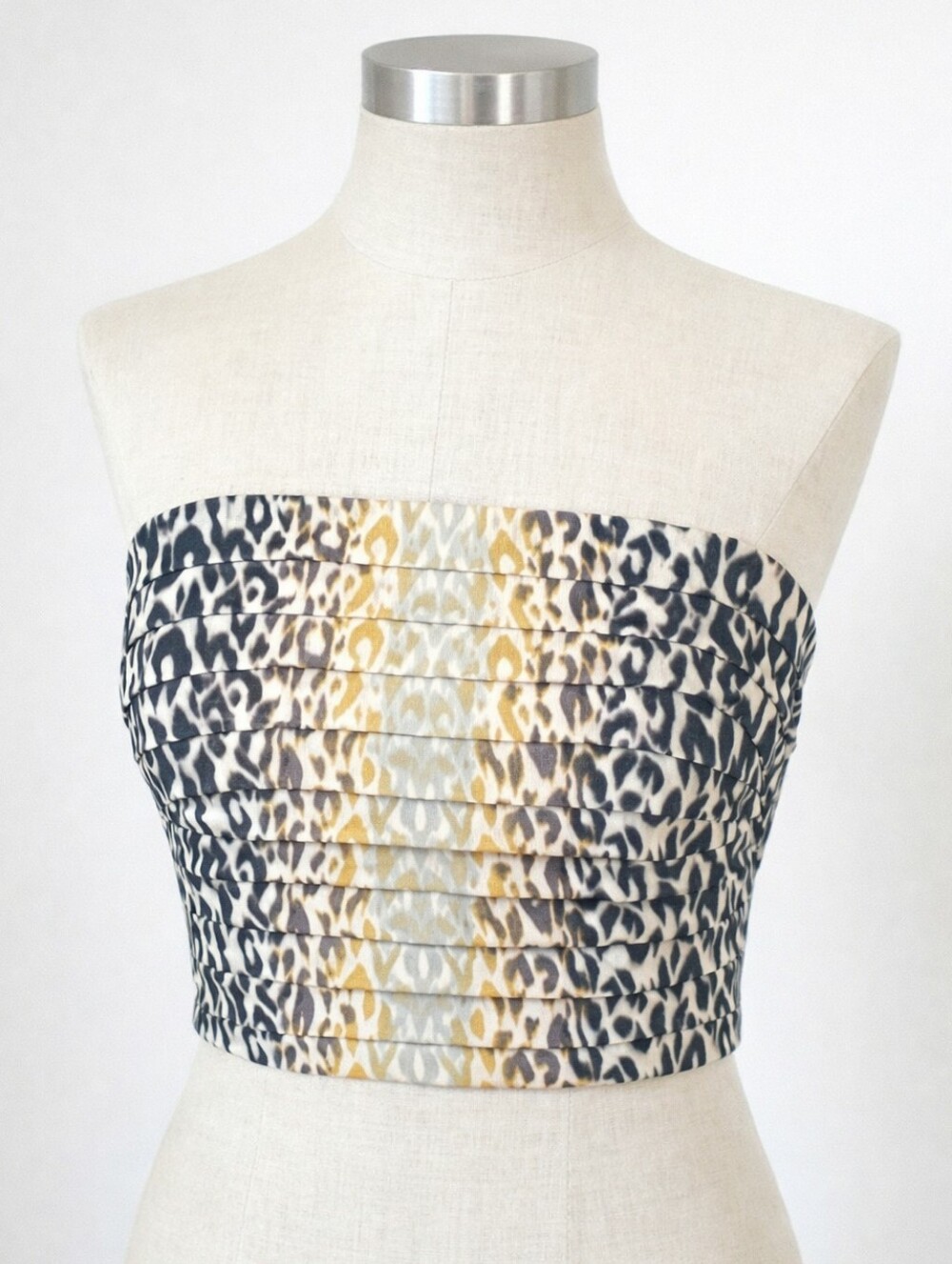 Urban Outfitters Silence + Noise Strapless Pleated Animal Print Crop Top SIZE 0